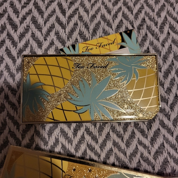 Too Faced Sparkling Pineapple Tutti Frutti Eyeshadow Palette - Picture 8 of 11